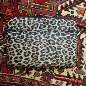 kate spade NEW YORK Puffer Laptop Sleeve – Leopard Cheetah Print